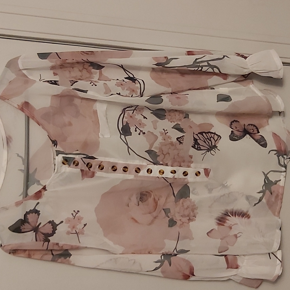 Very pretty blouse.